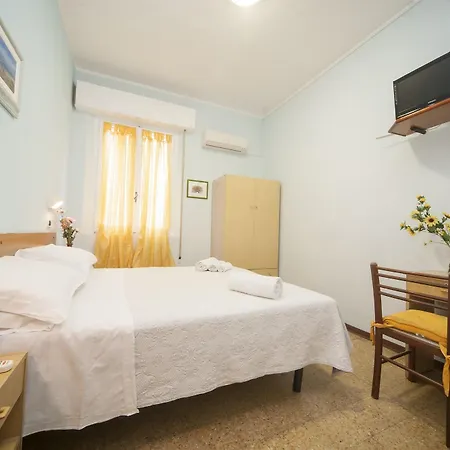 Eliseo Otel 2*